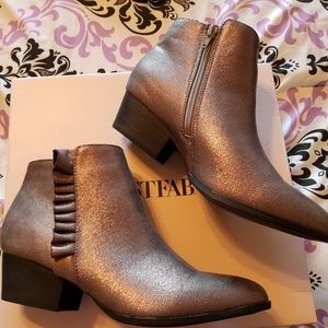 Just Fab Metallic booties 8.5 NWT